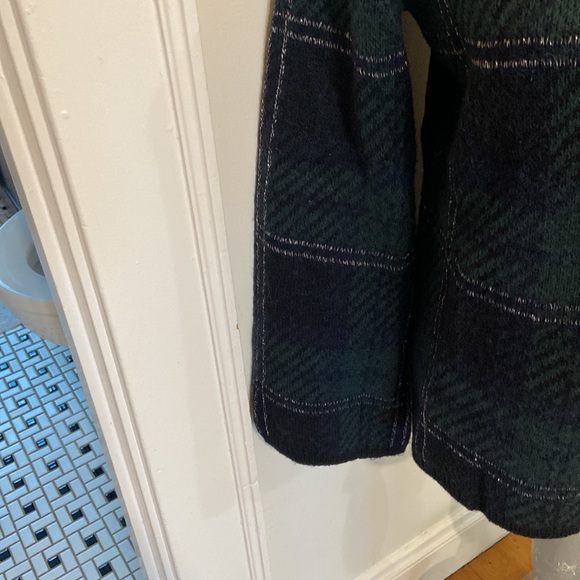 Beautiful ANN TAYLOR Sweater - Picture 2 of 5